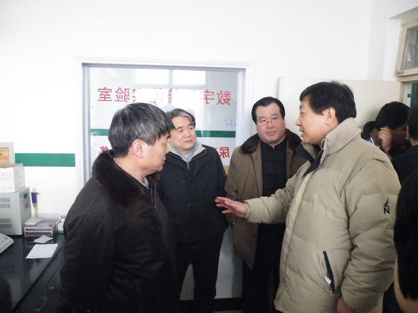 民盟中央副主席龙庄伟赴河北省广宗县走访慰问困难群众(图3)