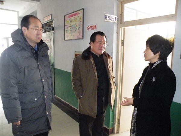 民盟中央副主席龙庄伟赴河北省广宗县走访慰问困难群众(图4)