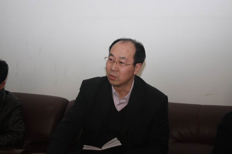 盟省委机关干部学习中共十八届二中全会和全国两会精神(图1)