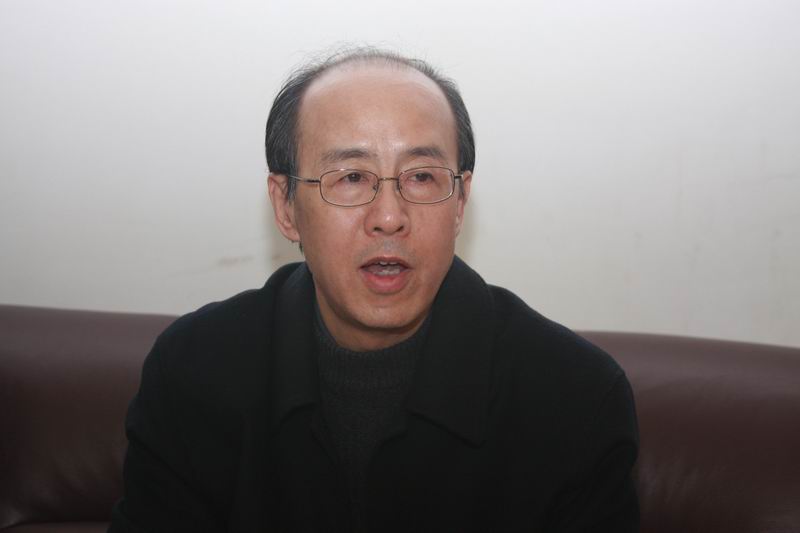 盟省委机关干部学习中共十八届二中全会和全国两会精神(图2)