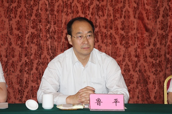 龙庄伟主委就《省政协2012年1号提案》办理情况在石家庄调研(图8)