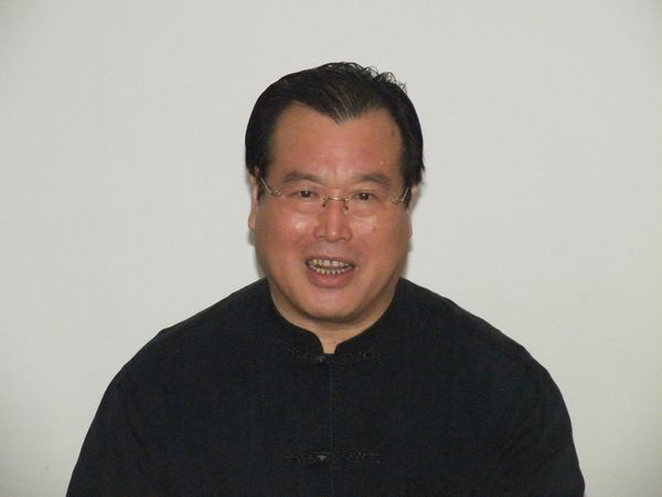 边发吉主委赴阜平县开展捐赠义诊慰问活动(图1) 边发吉主委赴阜平县开展捐赠义诊慰问活动(图1)