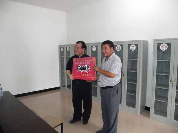 边发吉主委赴阜平县开展捐赠义诊慰问活动(图2) 边发吉主委赴阜平县开展捐赠义诊慰问活动(图2)