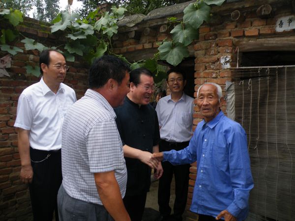 边发吉主委赴阜平县开展捐赠义诊慰问活动(图6) 边发吉主委赴阜平县开展捐赠义诊慰问活动(图6)