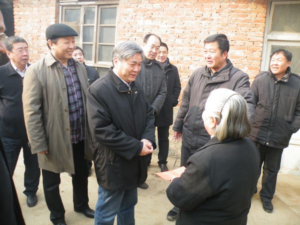 民盟中央副主席龙庄伟赴广宗县走访慰问困难群众(图1)