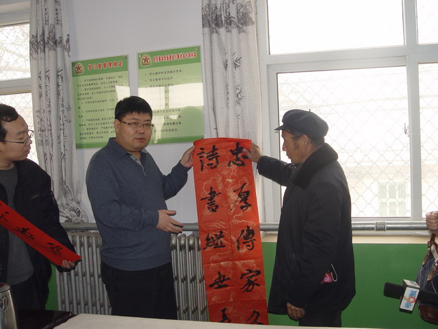 民盟中央美术院河北分院举办“书画进千家 春联贴万户”送文化下乡活动(图5)