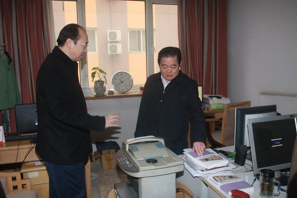 中共河北省委常委、统战部长范照兵冒雪走访民盟河北省委机关(图2)