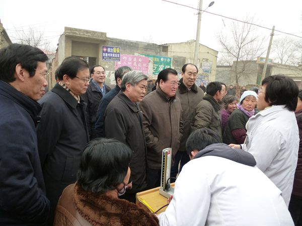 龙庄伟副主席赴广宗县北葛村慰问(图3) 龙庄伟副主席赴广宗县北葛村慰问(图3)