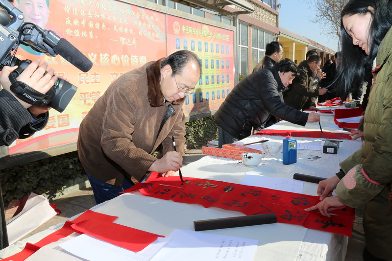 民盟河北美术院举办“迎春送福”文化下乡活动(图2)