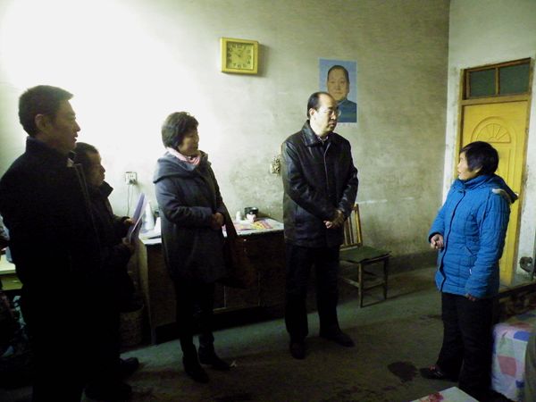 鲁平副主委带领“新肝行动”专家组赴患者家中走访慰问(图1)