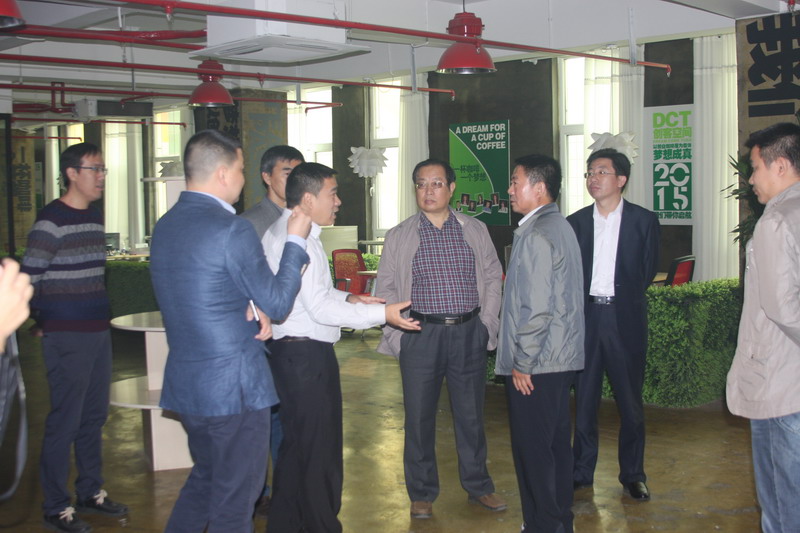 盟省委常委、民盟邯郸市委主委赵林明带领《促进我省新兴产业发展》调研组到邯郸市开发区进行调研(图2) 盟省委常委、民盟邯郸市委主委赵林明带领《促进我省新兴产业发展》调研组到邯郸市开发区进行调研(图2)