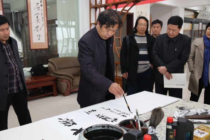 民盟衡水市美术院写生基地暨“盟员之家”举行揭牌仪式(图6) 民盟衡水市美术院写生基地暨“盟员之家”举行揭牌仪式(图6)