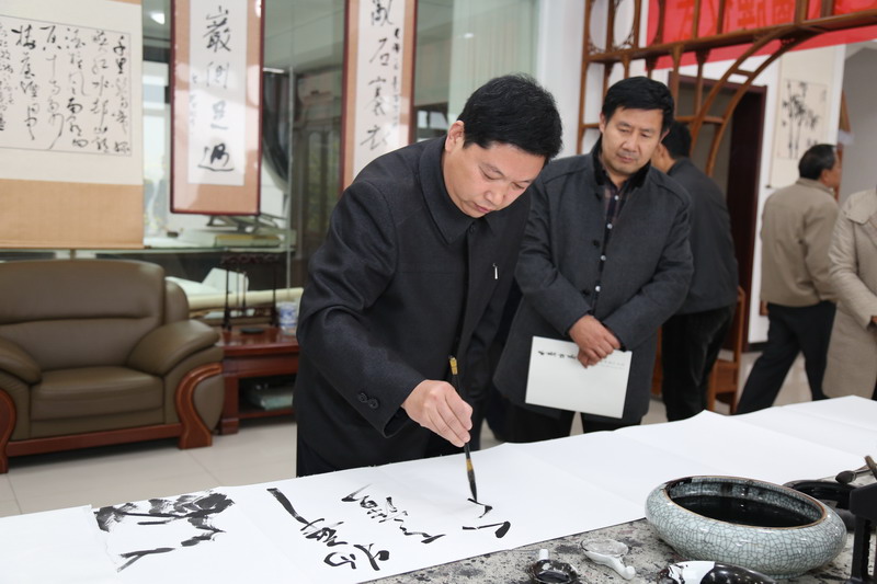 民盟衡水市美术院写生基地暨“盟员之家”举行揭牌仪式(图8) 民盟衡水市美术院写生基地暨“盟员之家”举行揭牌仪式(图8)