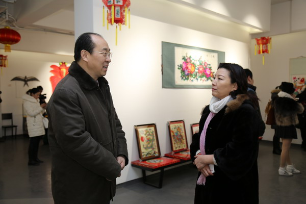鲁平副主委参观“我的中国梦——2016年河北省迎新春民间美术作品展”(图6) 鲁平副主委参观“我的中国梦——2016年河北省迎新春民间美术作品展”(图6)