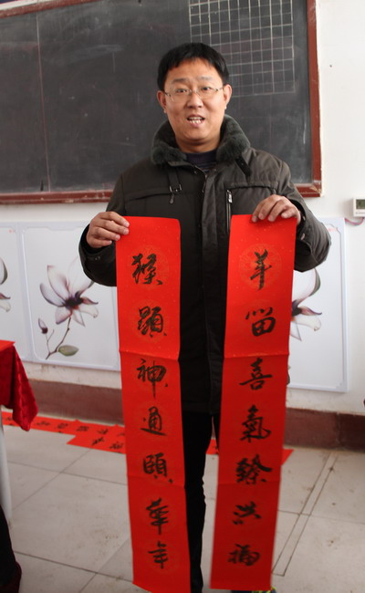 民盟石家庄市委“春联进千家”活动走进水峪村(图2)