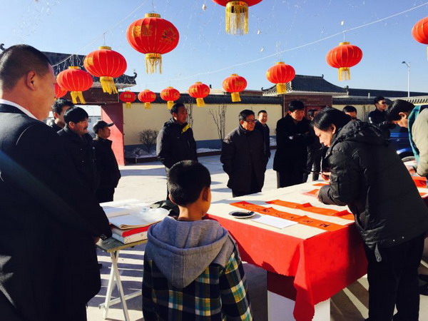 民盟唐山市委开展“春联进千家”活动(图1)