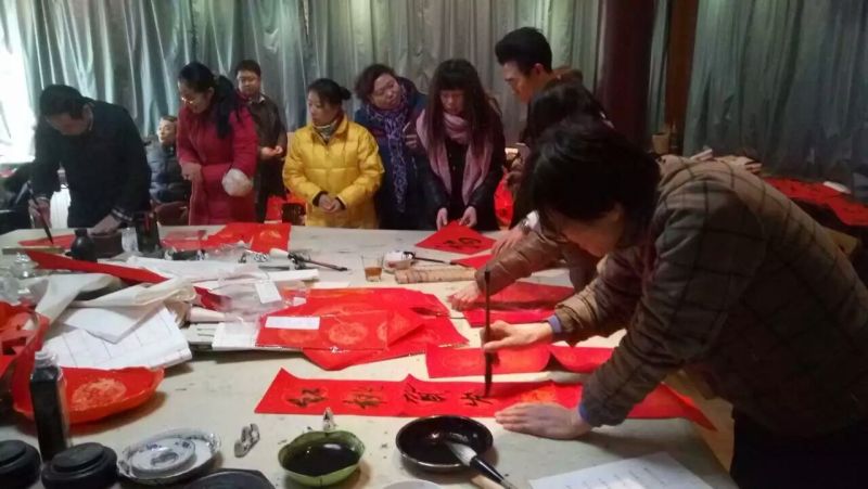 民盟保定市美术院开展“春联进千家”活动(图1)