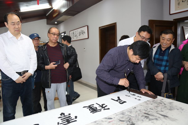 民盟河北省委召开盟员之家暨美术院建设经验交流会(图7) 民盟河北省委召开盟员之家暨美术院建设经验交流会(图7)