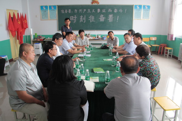 张纬东副主委参加《农村教学点发展问题及建议》课题调研(图2) 张纬东副主委参加《农村教学点发展问题及建议》课题调研(图2)