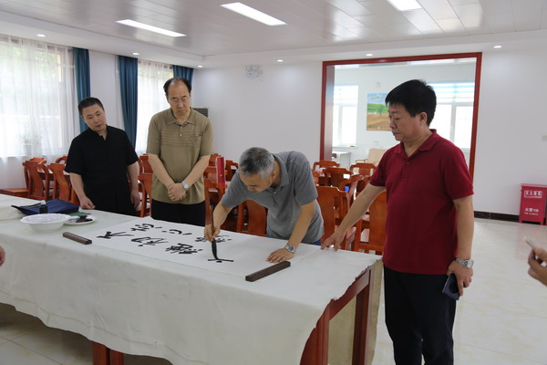 民盟河北美术院向省民主党派机关赠送书画作品(图4)