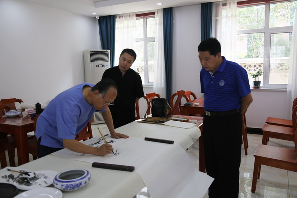 民盟河北美术院向省民主党派机关赠送书画作品(图5)