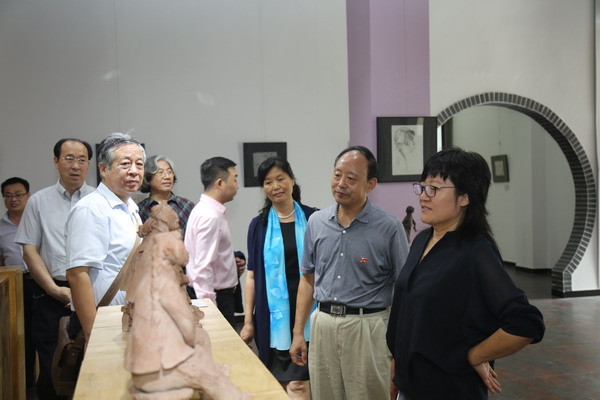 曲伟到民盟中央美术院河北分院进行调研(图10)