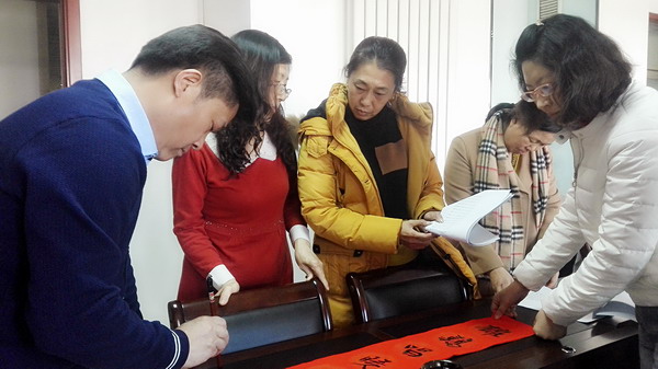 民盟河北美术院开展“春联进千家” 文化下乡活动(图7) 民盟河北美术院开展“春联进千家” 文化下乡活动(图7)