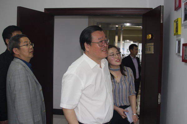 边发吉主委赴石家庄股权交易所调研(图3) 边发吉主委赴石家庄股权交易所调研(图3)