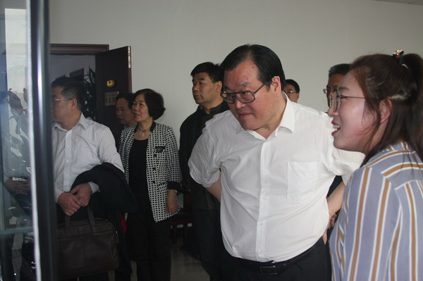 边发吉主委赴石家庄股权交易所调研(图2) 边发吉主委赴石家庄股权交易所调研(图2)