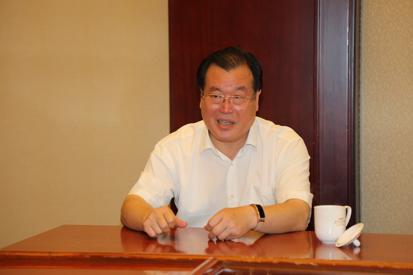 边发吉主委接受《毕节晚报》媒体中央厨房专访(图3) 边发吉主委接受《毕节晚报》媒体中央厨房专访(图3)