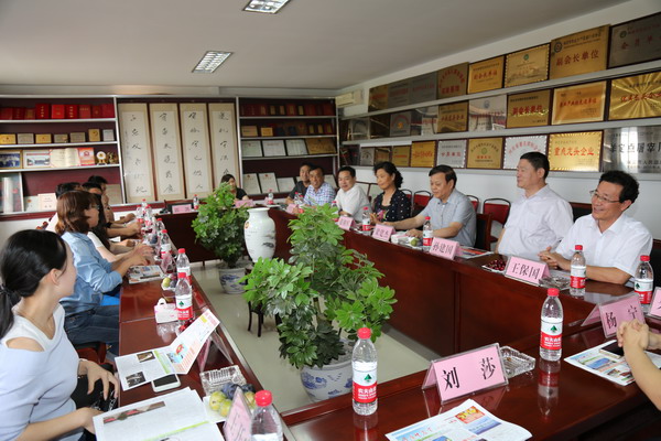 张朝军副主委到保定涿州调研盟务工作(图3) 张朝军副主委到保定涿州调研盟务工作(图3)