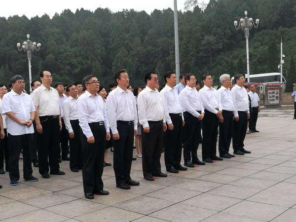河北省召开“不忘合作初心 继续携手前进”专题教育座谈会 边发吉主委带队民盟省委领导班子参加会议并发言(图4)