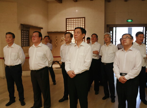 河北省召开“不忘合作初心 继续携手前进”专题教育座谈会 边发吉主委带队民盟省委领导班子参加会议并发言(图3)