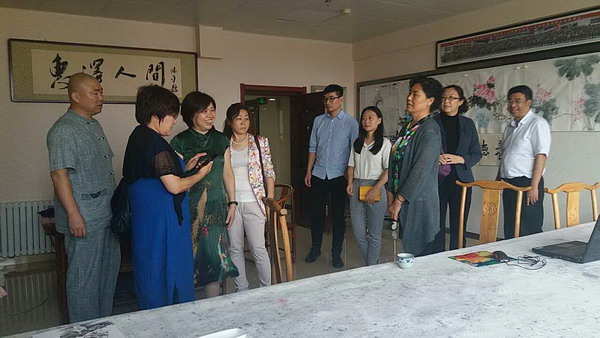 民盟中央宣传部部长曲伟到民盟邯郸市美术院“盟员之家”调研(图1)