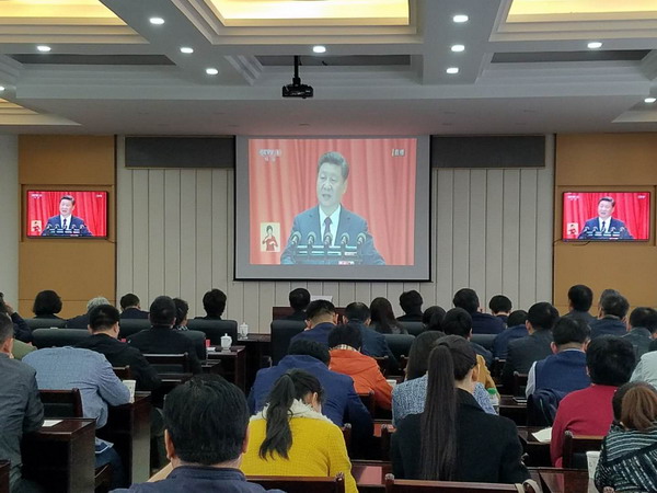 民盟河北省委机关积极组织收看中共十九大开幕式并召开学习动员会(图1) 民盟河北省委机关积极组织收看中共十九大开幕式并召开学习动员会(图1)