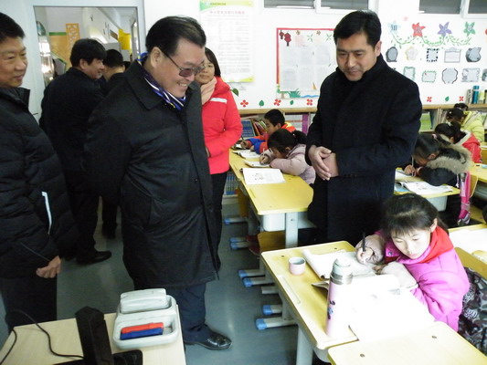 边发吉主委赴保定市阜平县开展脱贫攻坚民主监督调研(图3) 边发吉主委赴保定市阜平县开展脱贫攻坚民主监督调研(图3)