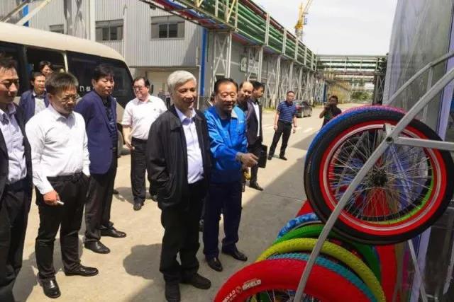 丁仲礼主席赴广宗县专题调研扶贫工作(图2)