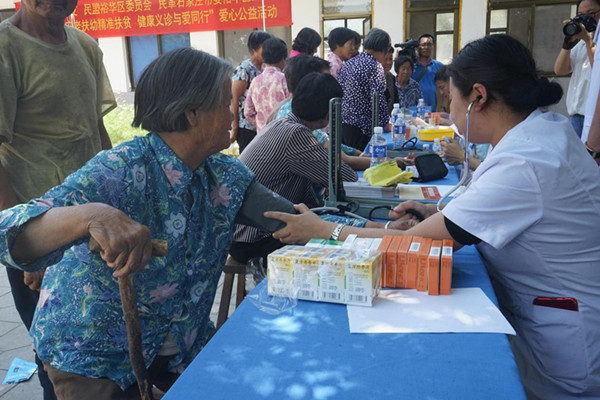 民盟石家庄裕华区委员会举办爱心公益活动(图1)