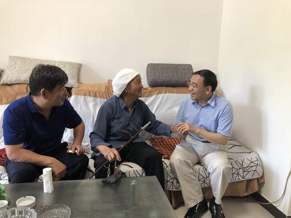 杨玉成副主委一行赴阜平县开展易地搬迁扶贫专题调研(图2) 杨玉成副主委一行赴阜平县开展易地搬迁扶贫专题调研(图2)