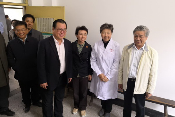 “民盟名医大讲堂暨天使健康行”义诊活动在广宗县举办(图2) “民盟名医大讲堂暨天使健康行”义诊活动在广宗县举办(图2)