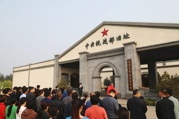 民盟河北省委在平山县李家庄中央统战部旧址举行民盟传统教育基地揭牌仪式(图1) 民盟河北省委在平山县李家庄中央统战部旧址举行民盟传统教育基地揭牌仪式(图1)