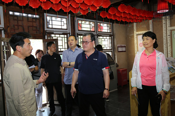 边发吉主委一行赴承德围场开展脱贫攻坚民主监督调研(图1) 边发吉主委一行赴承德围场开展脱贫攻坚民主监督调研(图1)