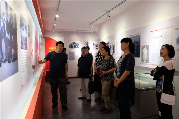 民盟河北省委组织机关干部参观学习“念初心 吾追寻——民盟先贤刘清扬生平事迹展”(图1)