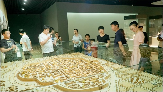 “感受历史 面向未来”——沧州市民盟中心二支部举办庆祝新中国成立70周年活动(图1)