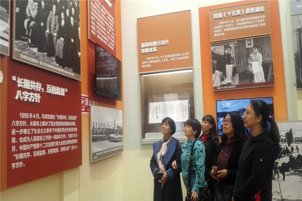 民盟石家庄市委组织盟员参观新中国成立70周年大型成就展(图2)