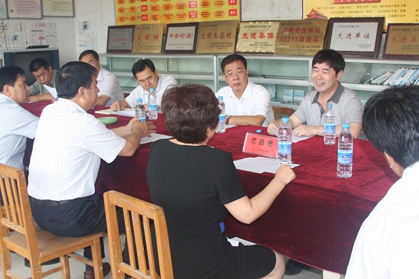 民盟河北省委副主委田咏就提高我省民族地区社会管理到沧州、承德两市调研(图3)