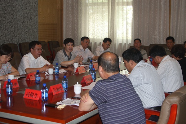 民盟河北省委副主委田咏就提高我省民族地区社会管理到沧州、承德两市调研(图5)