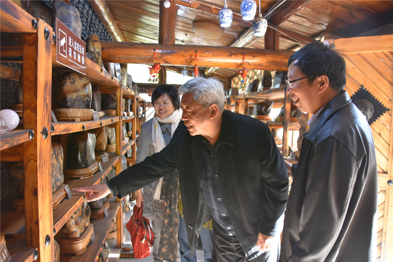 民盟巧把“红线”牵  景区与高校结“良缘” ——“河北工程大学教学科研实习基地”在武安市十六沟景区揭牌(图2)