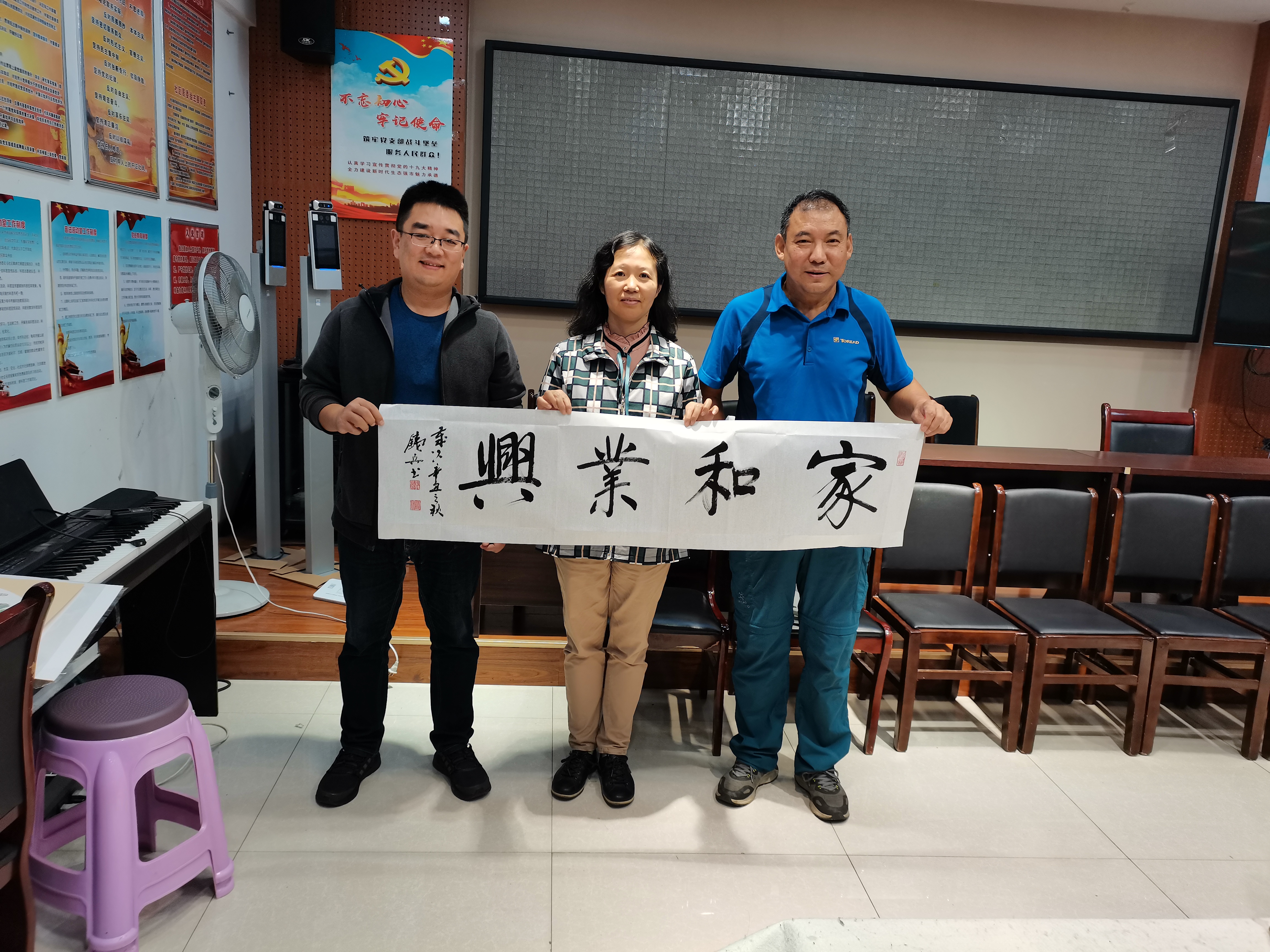 翰墨丹青迎国庆 文化送福慧居民(图6) 翰墨丹青迎国庆 文化送福慧居民(图6)