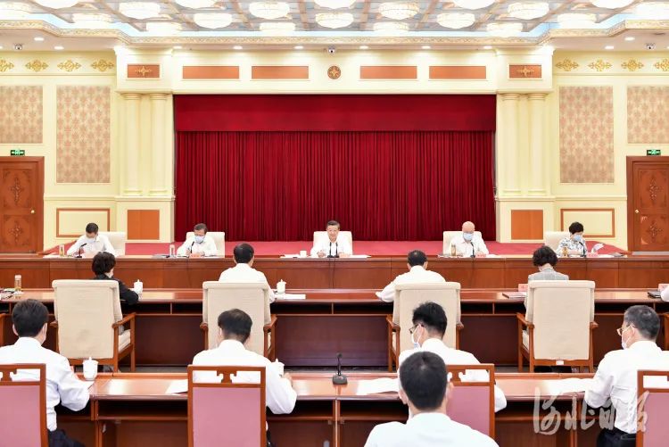 中共河北省委召开党外人士座谈会 倪岳峰主持并讲话